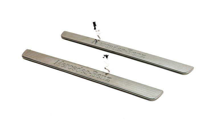 19 MERCEDES GLS450 X166 FRONT LEFT & RIGHT LIGHTED DOOR SILL SCUFF TRIM PLATES