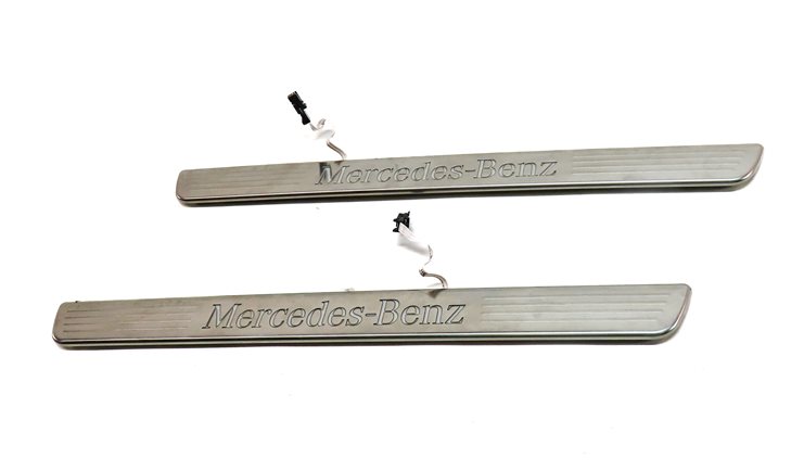 Thumbnail 2: 19 MERCEDES GLS450 X166 FRONT LEFT & RIGHT LIGHTED DOOR SILL SCUFF TRIM PLATES