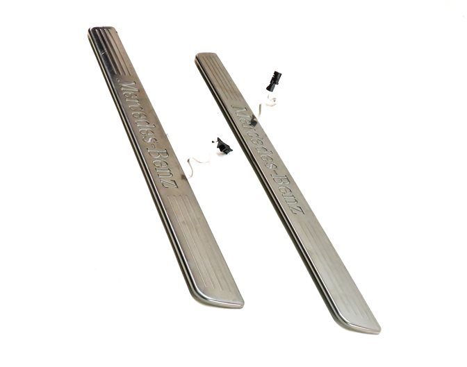 Thumbnail 3: 19 MERCEDES GLS450 X166 FRONT LEFT & RIGHT LIGHTED DOOR SILL SCUFF TRIM PLATES