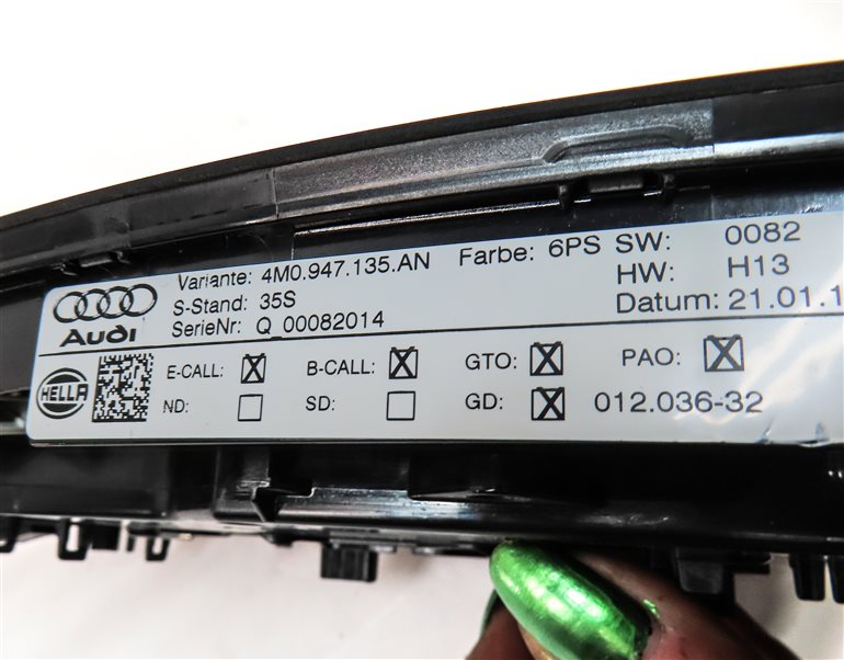 Thumbnail 8: 2017 AUDI Q7 (4M) FRONT INTERIOR READING MAP DOME LIGHT LAMP w/SWITCHES (Black)