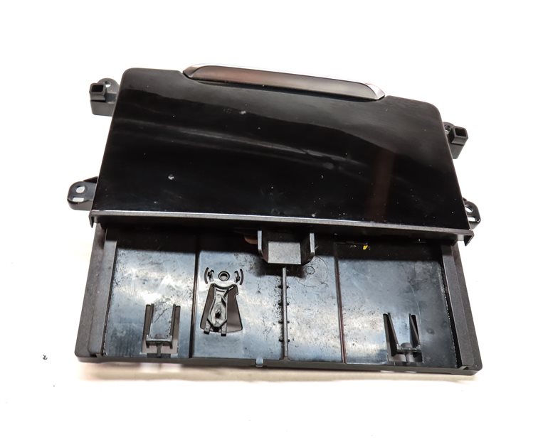 Thumbnail 4: 2017 AUDI Q7 (4M) FRONT CENTER CONSOLE SLIDING ASHTRAY w/ 12V POWER SOCKET