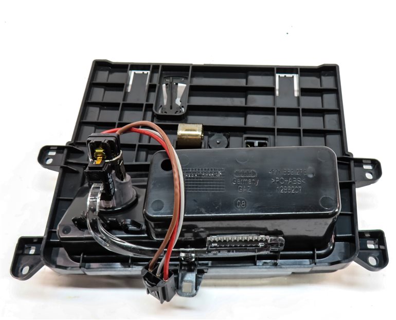 Thumbnail 5: 2017 AUDI Q7 (4M) FRONT CENTER CONSOLE SLIDING ASHTRAY w/ 12V POWER SOCKET