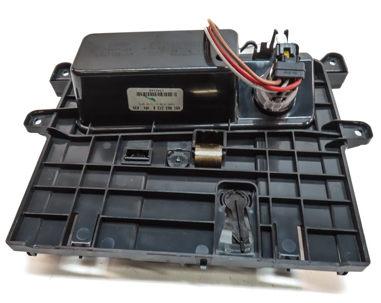 Thumbnail 6: 2017 AUDI Q7 (4M) FRONT CENTER CONSOLE SLIDING ASHTRAY w/ 12V POWER SOCKET