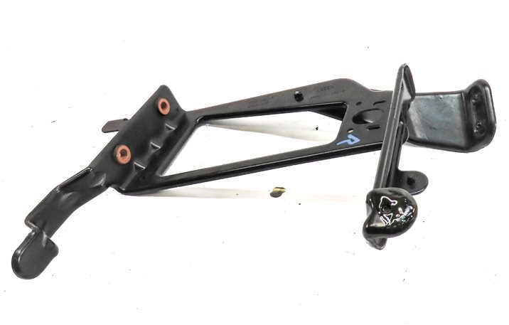Thumbnail 2: 2017 AUDI Q7 (4M) FRONT RIGHT PASSENGER RADIATOR SUPPORT MOUNT BRACKET