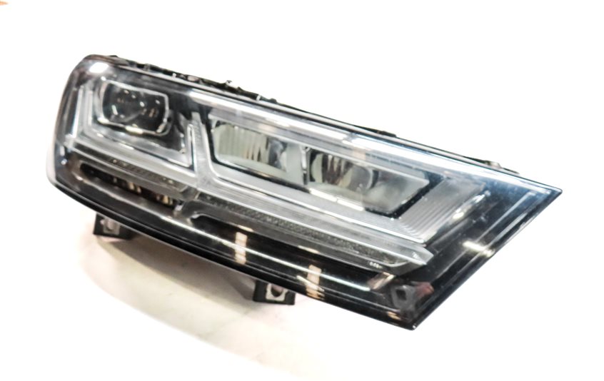 Thumbnail 1: 17-19 AUDI Q7 (4M) RIGHT FRONT PASSENGER DYNAMIC LED HEADLIGHT LIGHT LAMP (8Q3)