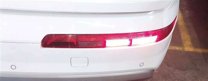 Thumbnail 2: 2017-2020 AUDI Q7 (4M) RIGHT PASSENGER REAR LOWER BUMPER TAILLIGHT LIGHT LAMP