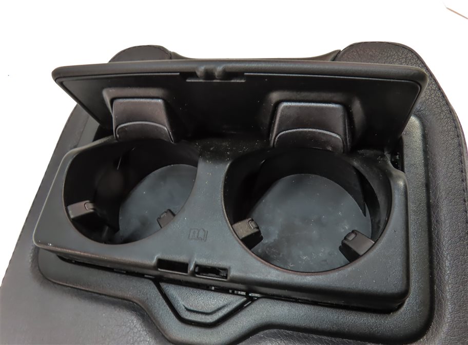 Thumbnail 9: 17-19 AUDI Q7 (4M) FRONT CENTER CONSOLE STORAGE COMPARTMENT ARMREST LID (Black)