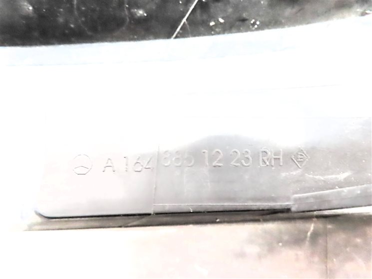 Thumbnail 6: 2009 MERCEDES GL320 (X164) FRONT RIGHT PASSENGER LOWER BUMPER FOG LIGHT TRIM
