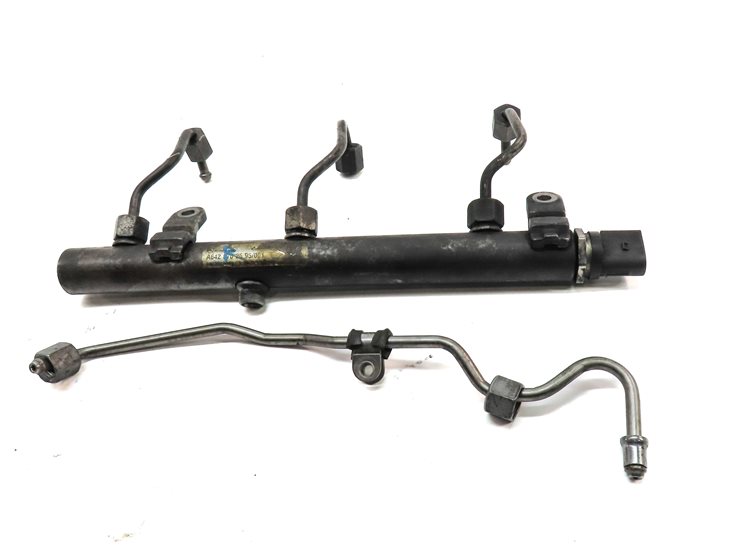 Thumbnail 2: 2009 MERCEDES GL320 (X164) 3.0L DIESEL (OM642) RIGHT FUEL INJECTOR RAIL w/ LINES
