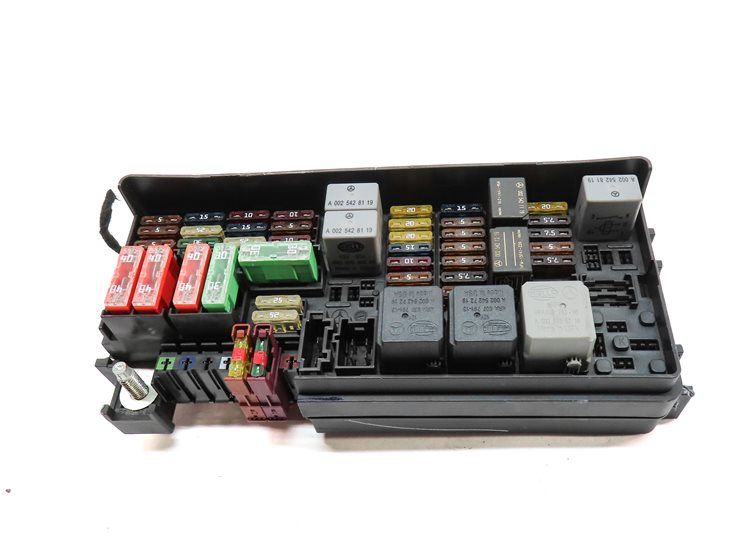 Thumbnail 2: 2009 MERCEDES GL320 (X164) 3.0L DIESEL (OM642) REAR FUSE RELAY BOX PANEL