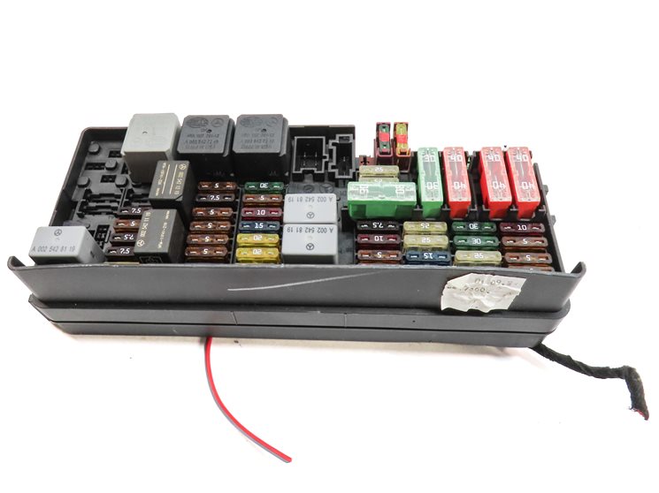 Thumbnail 3: 2009 MERCEDES GL320 (X164) 3.0L DIESEL (OM642) REAR FUSE RELAY BOX PANEL