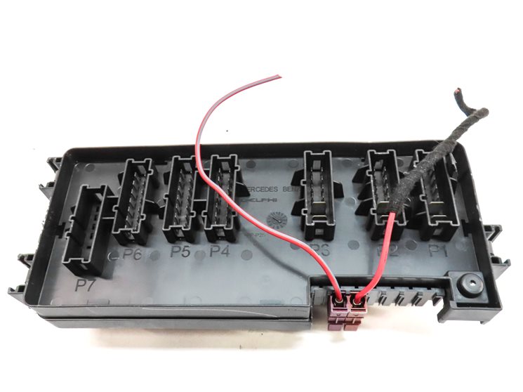 Thumbnail 4: 2009 MERCEDES GL320 (X164) 3.0L DIESEL (OM642) REAR FUSE RELAY BOX PANEL