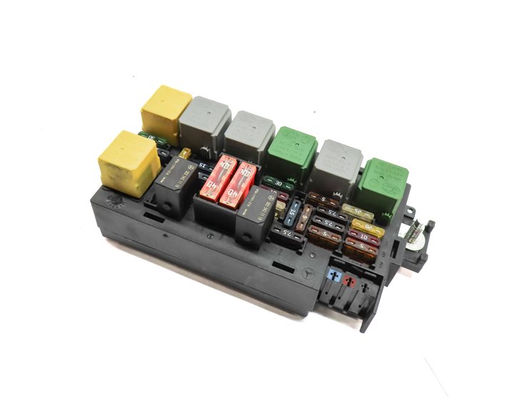 2009 MERCEDES GL320 (X164) 3.0L DIESEL (OM642) ENGINE FRONT FUSE RELAY BOX PANEL