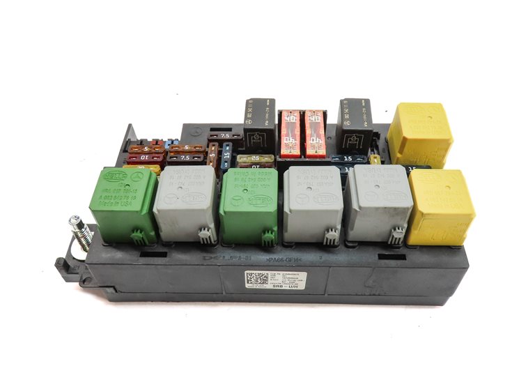 Thumbnail 3: 2009 MERCEDES GL320 (X164) 3.0L DIESEL (OM642) ENGINE FRONT FUSE RELAY BOX PANEL