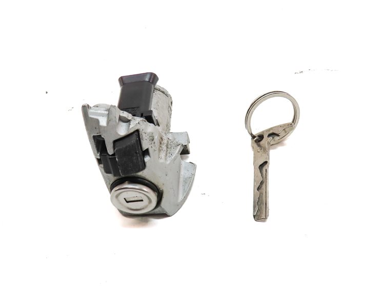 Thumbnail 2: 2009 MERCEDES GL320 (X164) FRONT LEFT DRIVER DOOR HANDLE LOCK CYLINDER w/ KEY