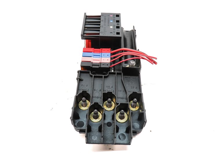 Thumbnail 3: 2009 MERCEDES GL320 (X164) 3.0L DIESEL (OM642) FUSE RELAY POWER JUNCTION BOX
