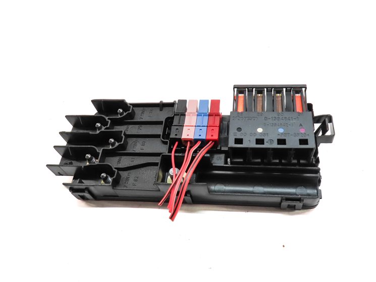 Thumbnail 4: 2009 MERCEDES GL320 (X164) 3.0L DIESEL (OM642) FUSE RELAY POWER JUNCTION BOX