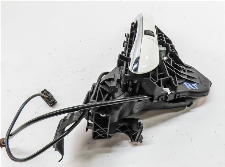 Thumbnail 3: 2009 MERCEDES GL320 (X164) FRONT RIGHT PASSENGER KEYLESS DOOR HANDLE (White)