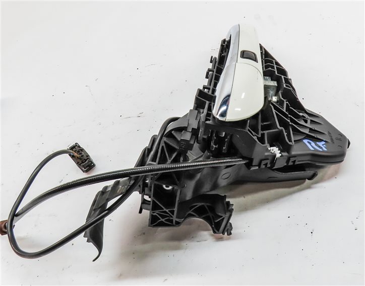 Thumbnail 4: 2009 MERCEDES GL320 (X164) FRONT RIGHT PASSENGER KEYLESS DOOR HANDLE (White)