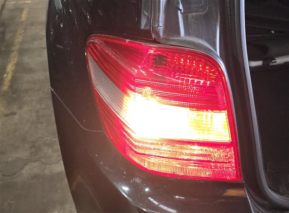 Thumbnail 2: 06-08 MERCEDES ML320 ML350 ML500 ML550 (W164) LEFT TAILLIGHT BRAKE LIGHT LAMP