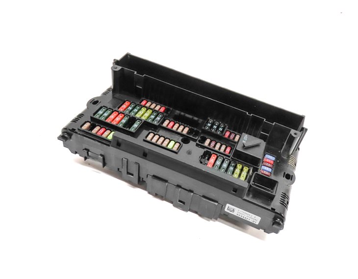 2011 BMW 535I (F10) 3.0L (N55) ENGINE FRONT POWER DISTRIBUITION FUSE RELAY BOX