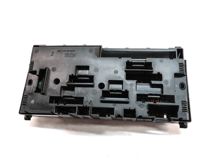 Thumbnail 4: 2011 BMW 535I (F10) 3.0L (N55) ENGINE FRONT POWER DISTRIBUITION FUSE RELAY BOX