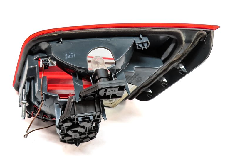 Thumbnail 6: 2011-2013 BMW 528i 535i 550i M5 (F10) LEFT REAR TRUNK LID TAILLIGHT LIGHT LAMP