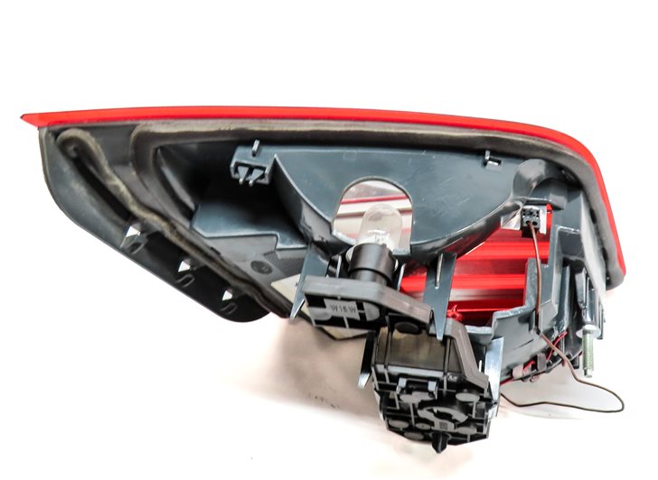 Thumbnail 5: 11-13 BMW 528i 535i 550i M5 (F10) RIGHT REAR INNER TRUNK TAILLIGHT LIGHT LAMP