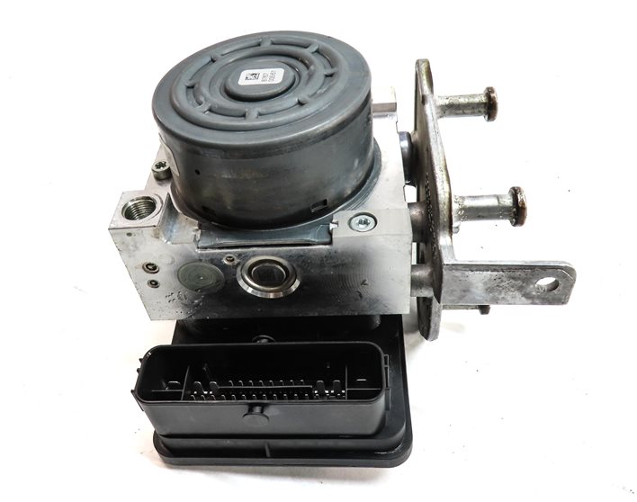 Thumbnail 5: 2016 MERCEDES C300 C450 (W205) SEDAN ANTI LOCK ABS BRAKE PUMP w/ MODULE