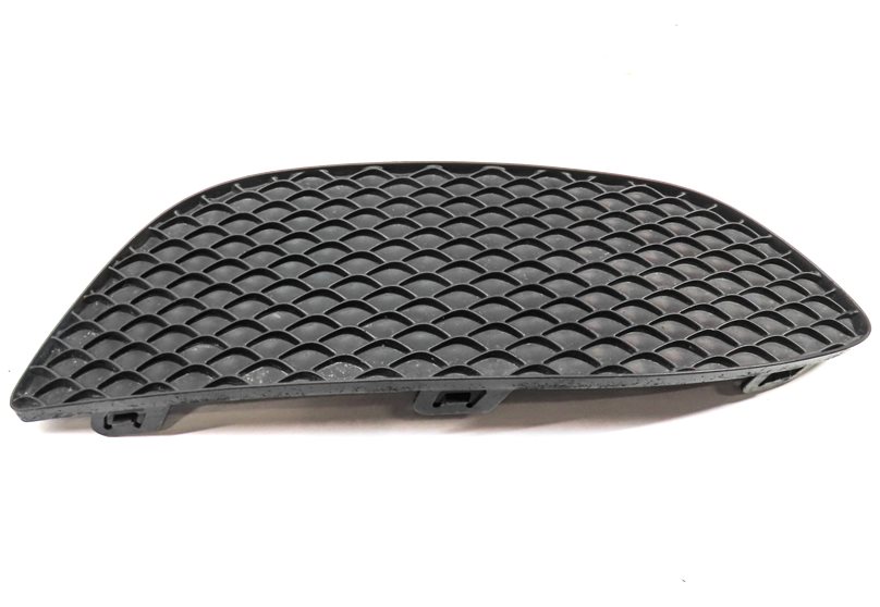 Thumbnail 2: 15-18 MERCEDES C300 C350E C43 W205 FRONT RIGHT PASSENGER LOWER BUMPER GRILLE END