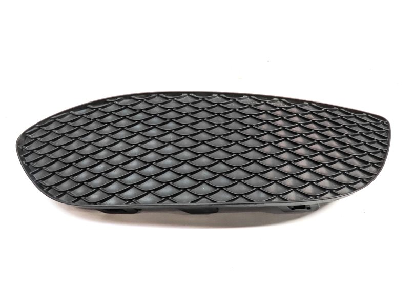 Thumbnail 3: 15-18 MERCEDES C300 C350E C43 W205 FRONT RIGHT PASSENGER LOWER BUMPER GRILLE END