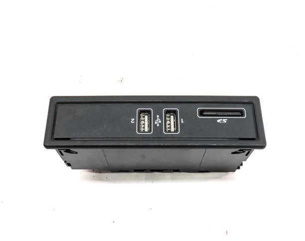 Thumbnail 3: 2016 MERCEDES C300 (W205) USB SD MEDIA JACK OUTLET PORT PANEL w/ SD CARD