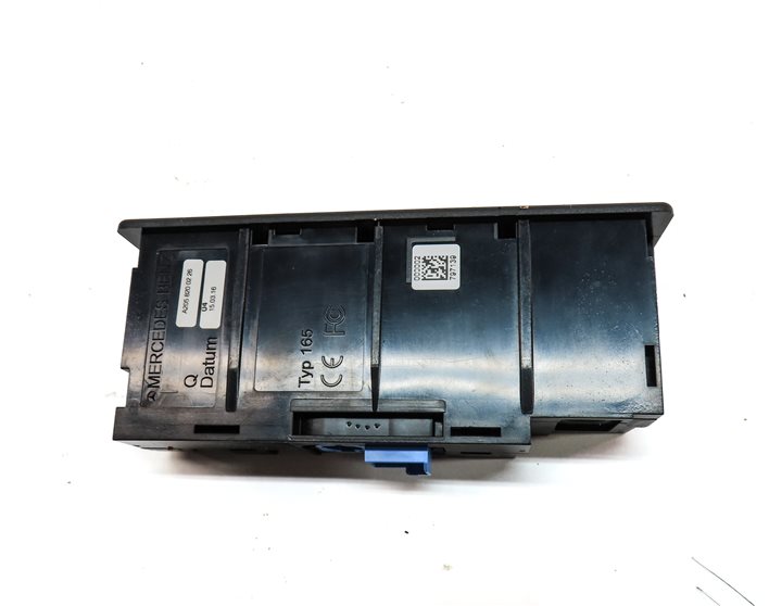 Thumbnail 5: 2016 MERCEDES C300 (W205) USB SD MEDIA JACK OUTLET PORT PANEL w/ SD CARD