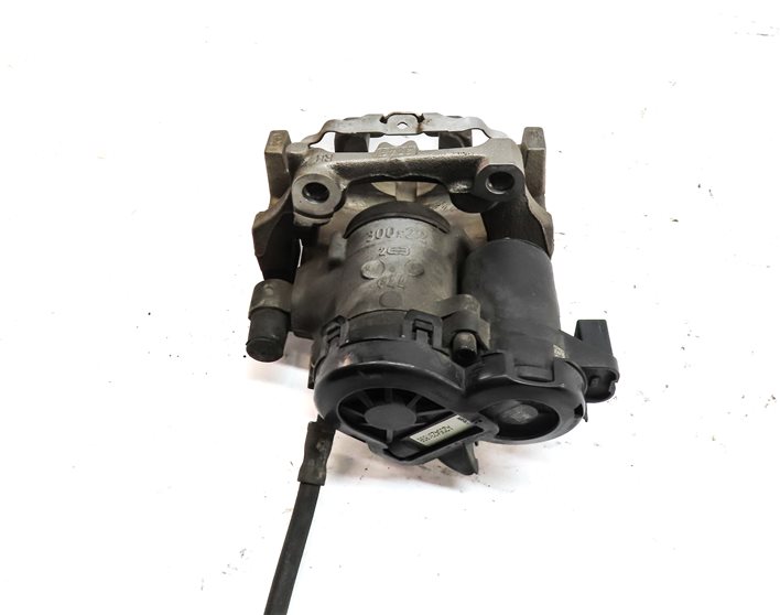 Thumbnail 6: 15-21 MERCEDES C-CLASS (W205) REAR RIGHT BRAKE CALIPER w/ PARKING BRAKE ACTUATOR