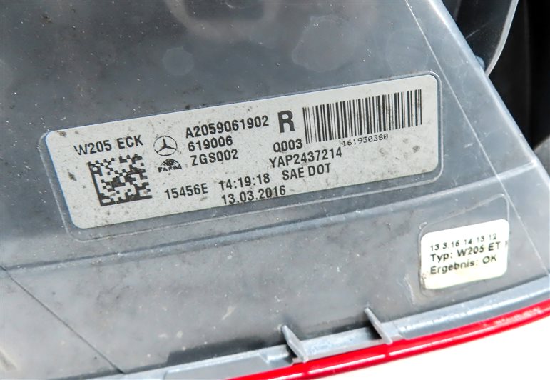 Thumbnail 6: 15-17 MERCEDES C-CLASS (W205) REAR RIGHT INCANDESCENT TAILLIGHT BRAKE LIGHT LAMP