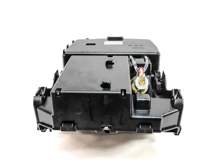 Thumbnail 4: 16 MERCEDES C300 (W205) FRONT CENTER CONSOLE CUPHOLDER w/12V SOCKET (Zen Brown)