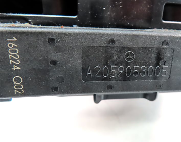 Thumbnail 8: 16 MERCEDES C300 (W205) FRONT CENTER CONSOLE CUPHOLDER w/12V SOCKET (Zen Brown)