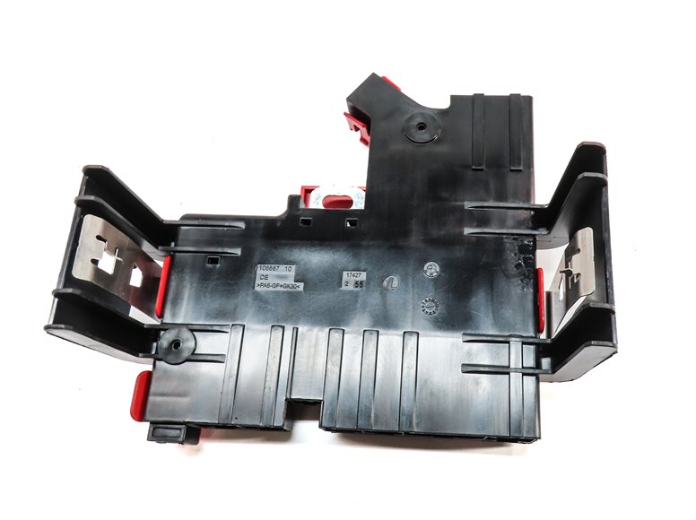 Thumbnail 4: 14 BMW 640I CONVERTIBLE (F12) 3.0L (N55) ENGINE POSITIVE BATTERY TERMINAL PLATE