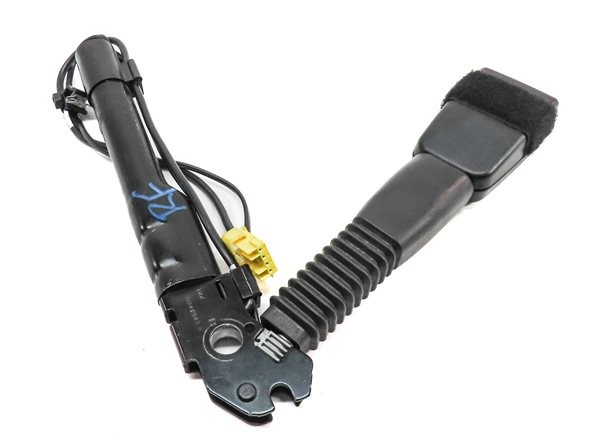 Thumbnail 4: 12-19 BMW 4 6 SERIES M4 M6 F06 F12 F13 F32 RIGHT FRONT SEATBELT RECEIVER (Black)
