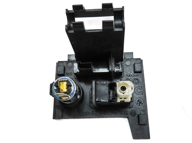Thumbnail 4: 14 BMW 640I CONVERTIBLE F12 12V POWER SOCKET AUX IN USB JACK TRUNK RELEASE PANEL