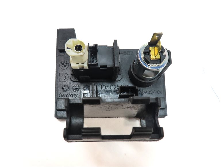 Thumbnail 5: 14 BMW 640I CONVERTIBLE F12 12V POWER SOCKET AUX IN USB JACK TRUNK RELEASE PANEL