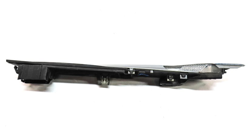 Thumbnail 3: 2012-2015 BMW 640i 650i (F06 F12 F13) LEFT DRIVER FENDER SIGNAL MARKER LIGHT