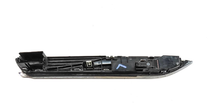Thumbnail 5: 2012-2015 BMW 640i 650i (F06 F12 F13) LEFT DRIVER FENDER SIGNAL MARKER LIGHT