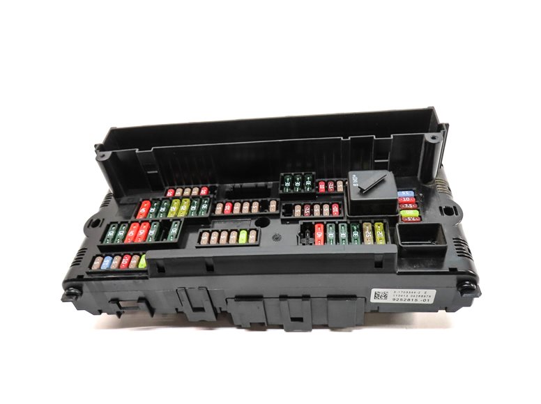 Thumbnail 2: 14 BMW 640I CONVERTIBLE (F12) 3.0L (N55) FRONT POWER DISTRIBUTION FUSE RELAY BOX