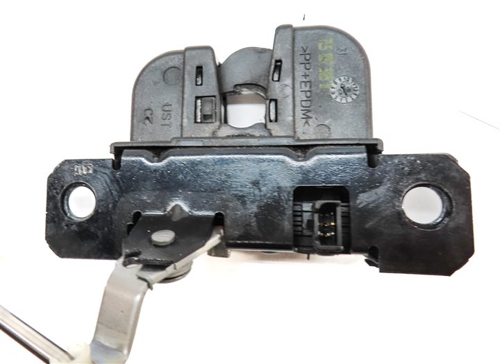 Thumbnail 8: 2008 PORSCHE CAYENNE (957) REAR TRUNK LOCK LATCH ACTUATOR STRIKER PLATE