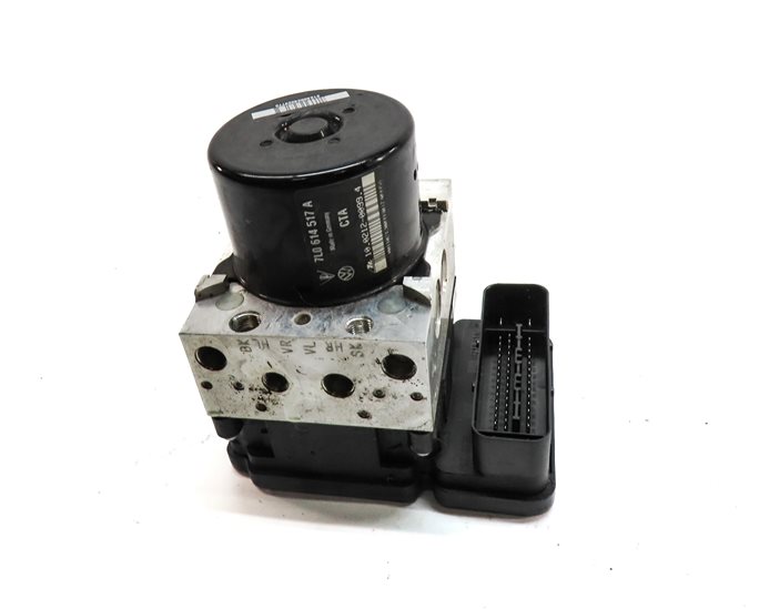 Thumbnail 2: 2008 PORSCHE CAYENNE (957) ESP ABS POWER BRAKE PUMP w/ MODULE