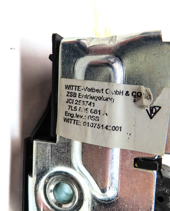Thumbnail 10: 2008 PORSCHE CAYENNE (957) REAR LEFT FOLDING SEAT RELEASE SWITCH & LATCH