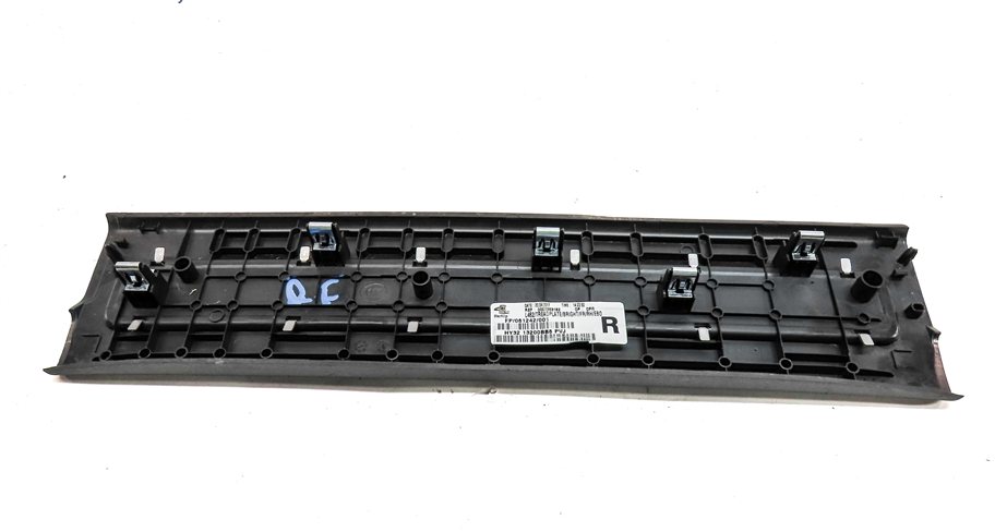 Thumbnail 10: 2017 LAND ROVER DISCOVERY (L462) FRONT & REAR DOOR SILL SCUFF TRIM PANEL SET/4