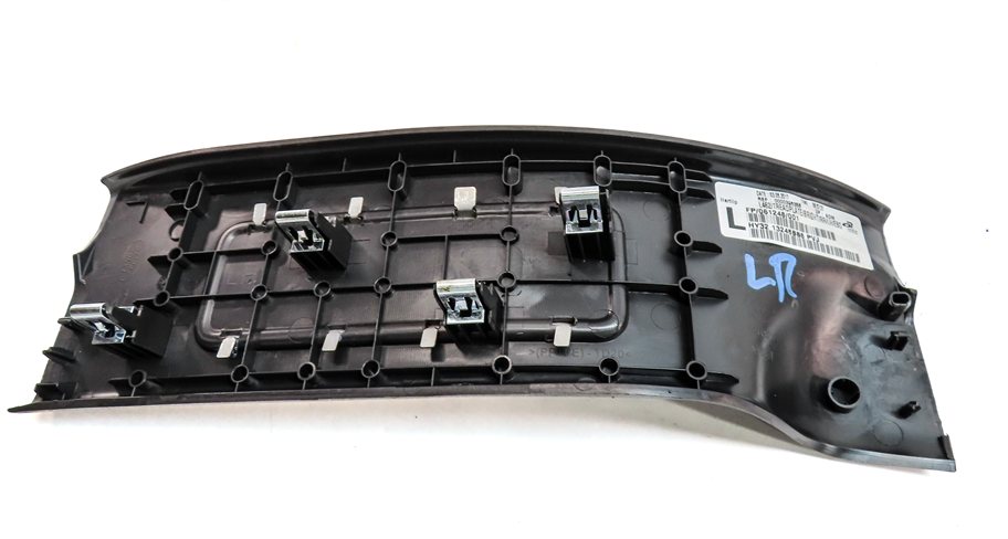 Thumbnail 6: 2017 LAND ROVER DISCOVERY (L462) FRONT & REAR DOOR SILL SCUFF TRIM PANEL SET/4
