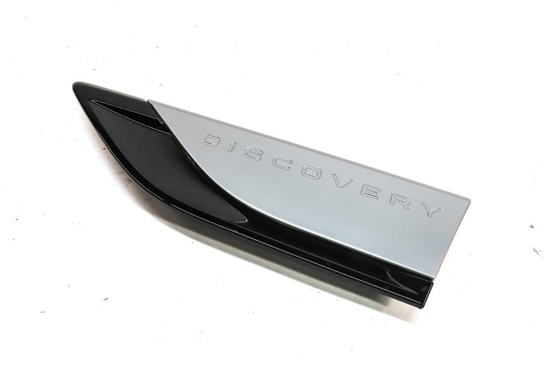 2017 LAND ROVER DISCOVERY (L462) FRONT LEFT DRIVER LOGO FENDER TRIM MOULDING